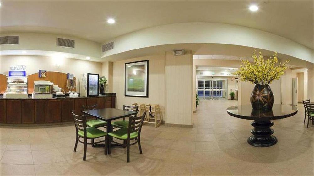 Holiday Inn Express & Suites North Τοπέκα Εξωτερικό φωτογραφία