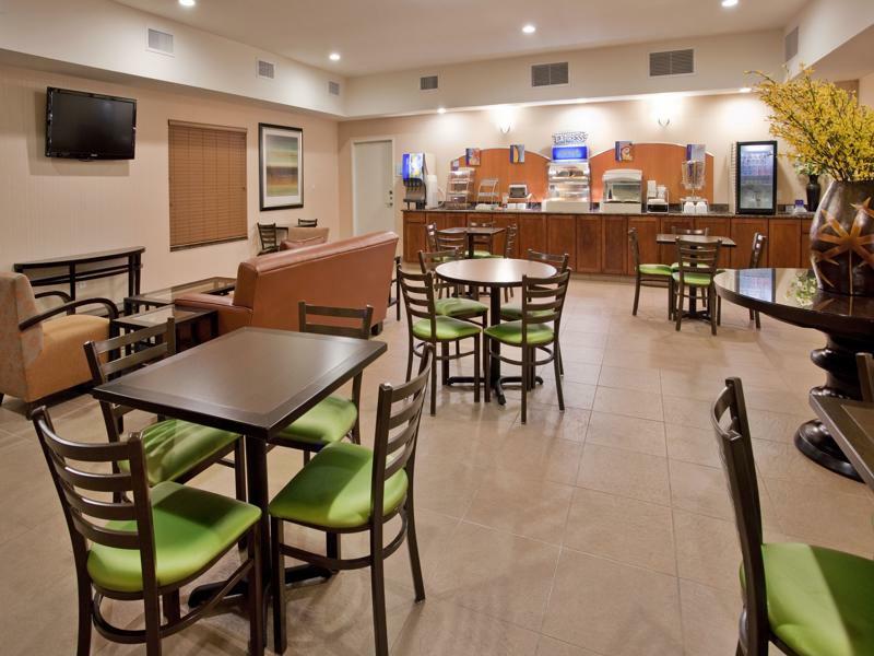 Holiday Inn Express & Suites North Τοπέκα Εξωτερικό φωτογραφία
